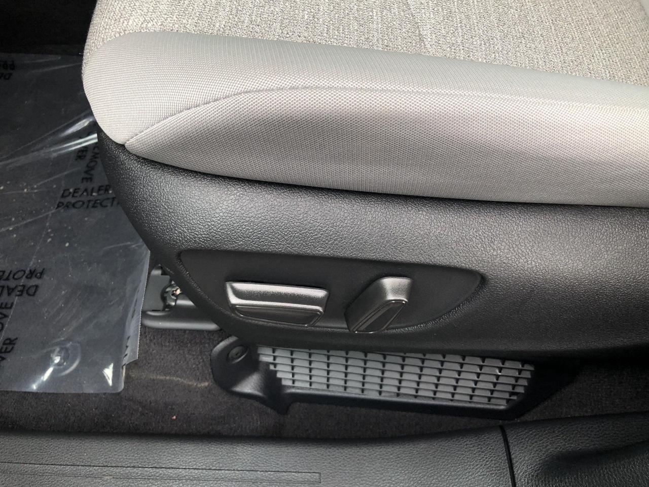 2025 Toyota Sienna LE 8-Passenger LIKE NEW!!  HYBRID, ONLY 6,834KMS, Photo