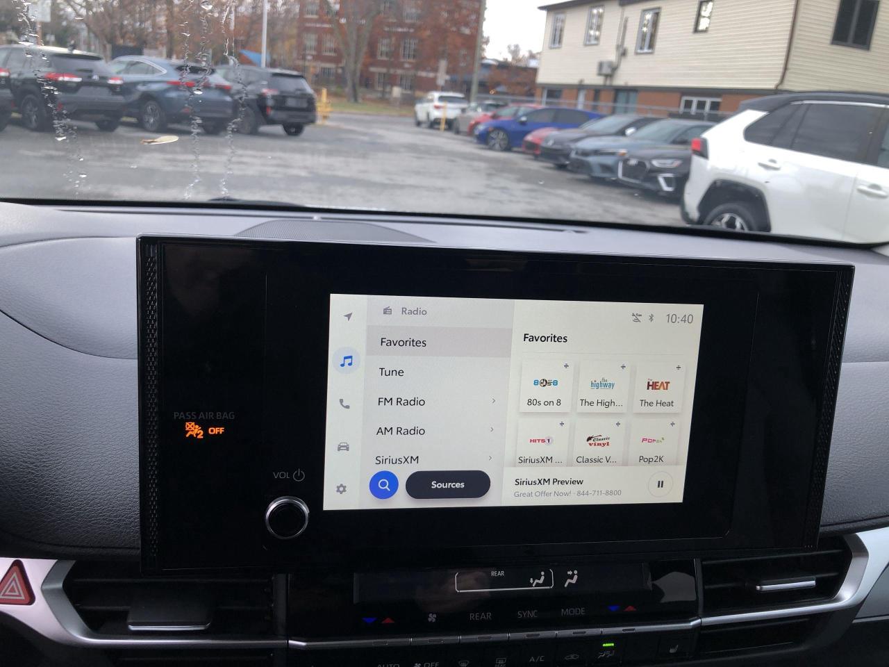 2025 Toyota Sienna LE 8-Passenger LIKE NEW!!  HYBRID, ONLY 6,834KMS, Photo