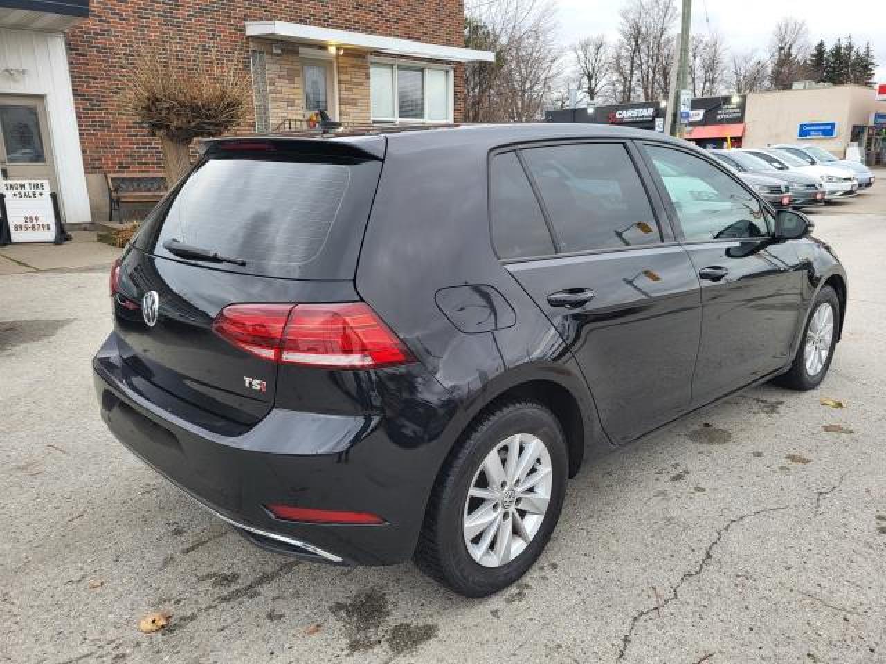 2018 Volkswagen Golf TRENDLINE Photo3