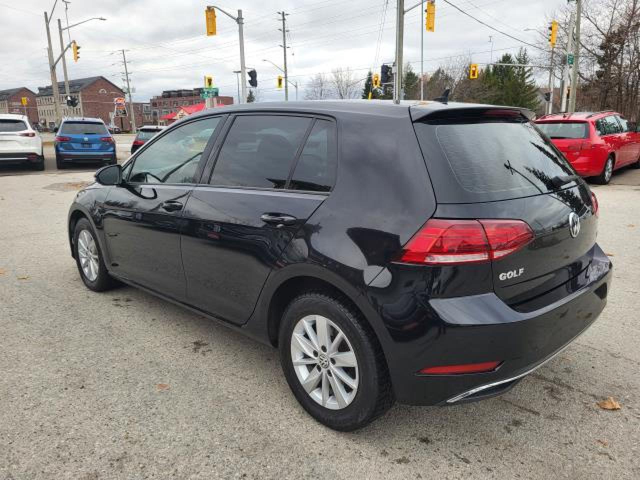 2018 Volkswagen Golf TRENDLINE Photo
