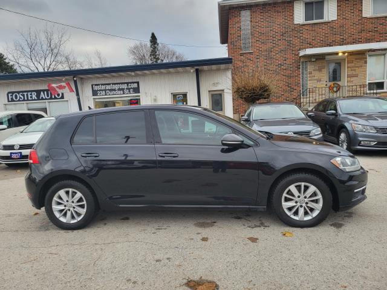 2018 Volkswagen Golf TRENDLINE Photo2