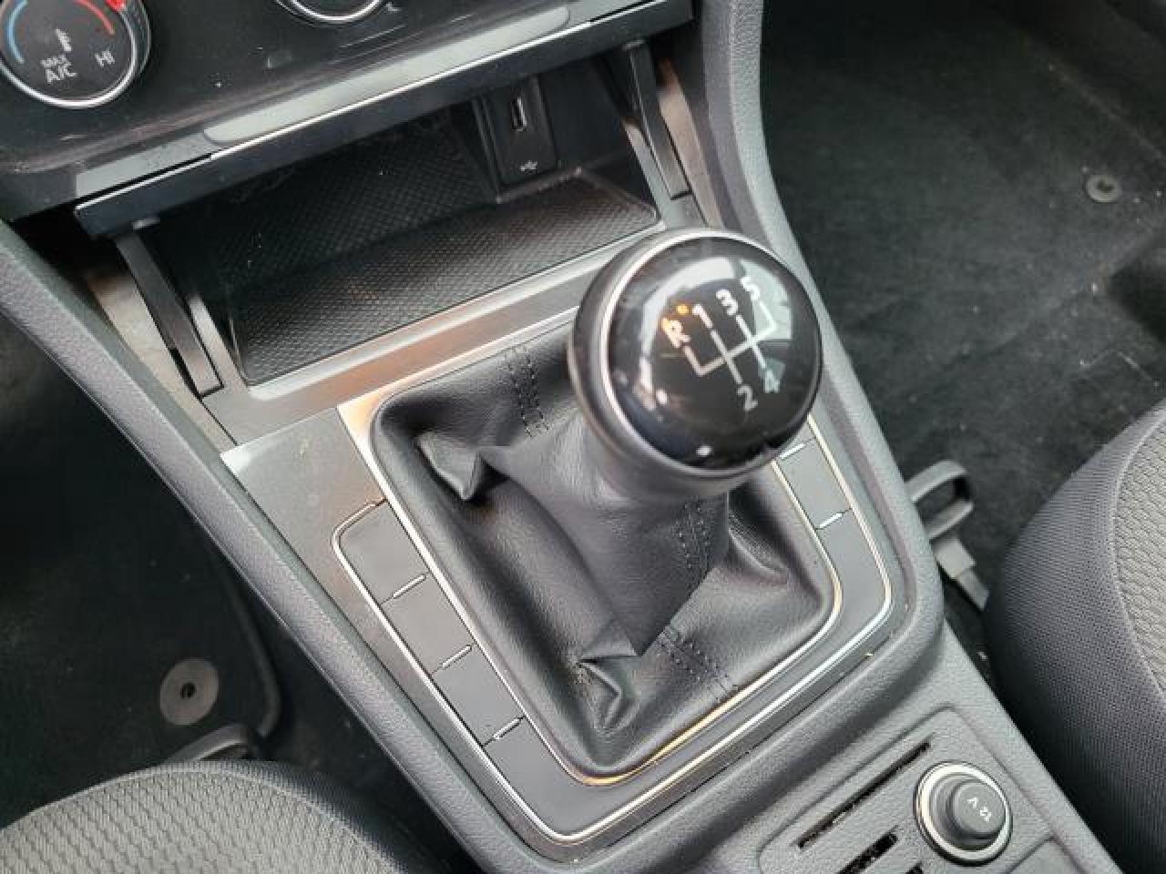 2018 Volkswagen Golf TRENDLINE Photo