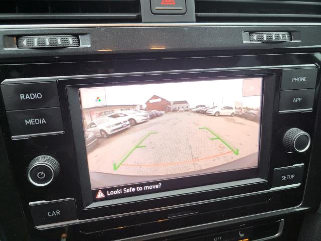 2018 Volkswagen Golf TRENDLINE Photo