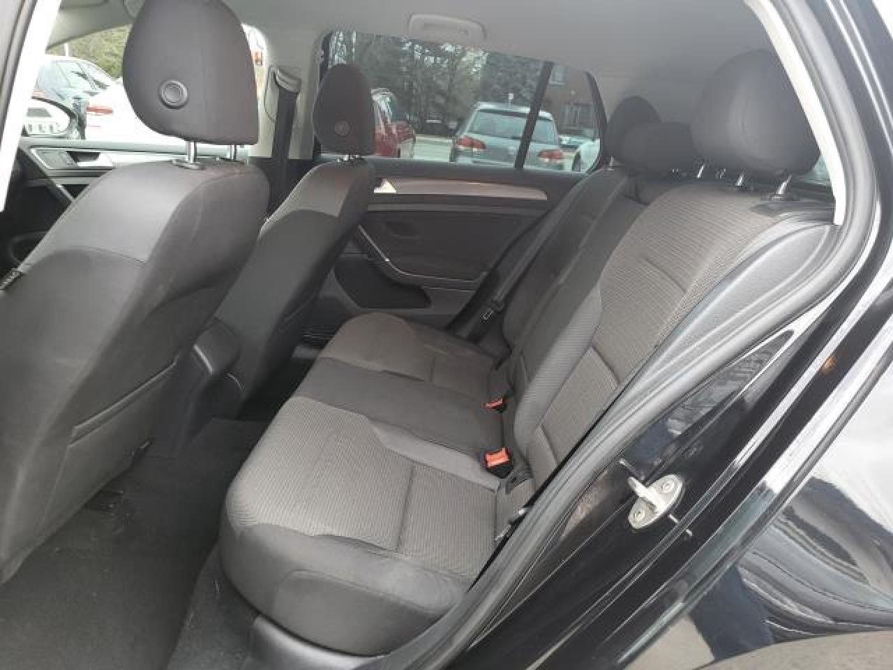 2018 Volkswagen Golf TRENDLINE Photo15