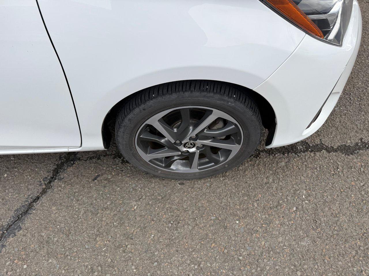 2018 Toyota Yaris HATCHBACK SE Photo