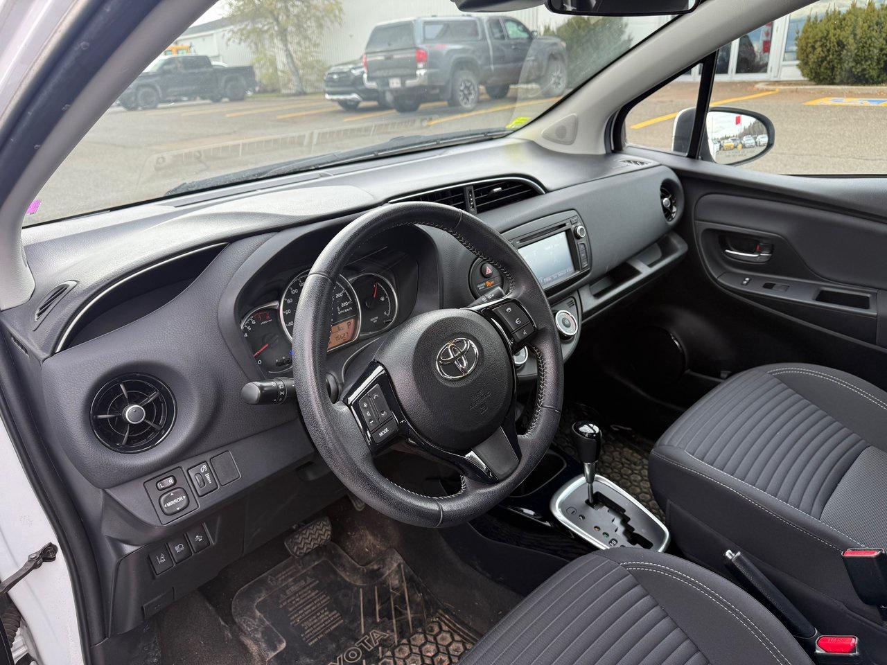 2018 Toyota Yaris HATCHBACK SE Photo