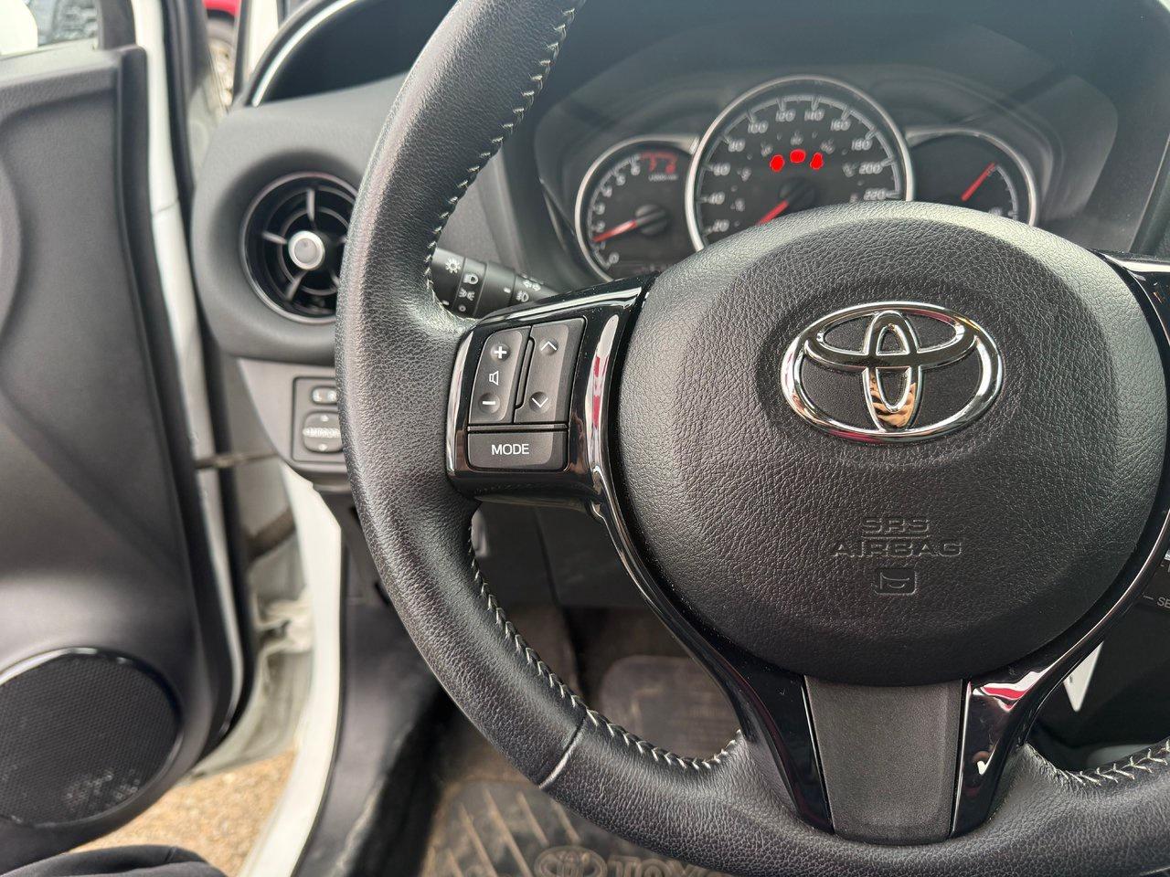 2018 Toyota Yaris HATCHBACK SE Photo