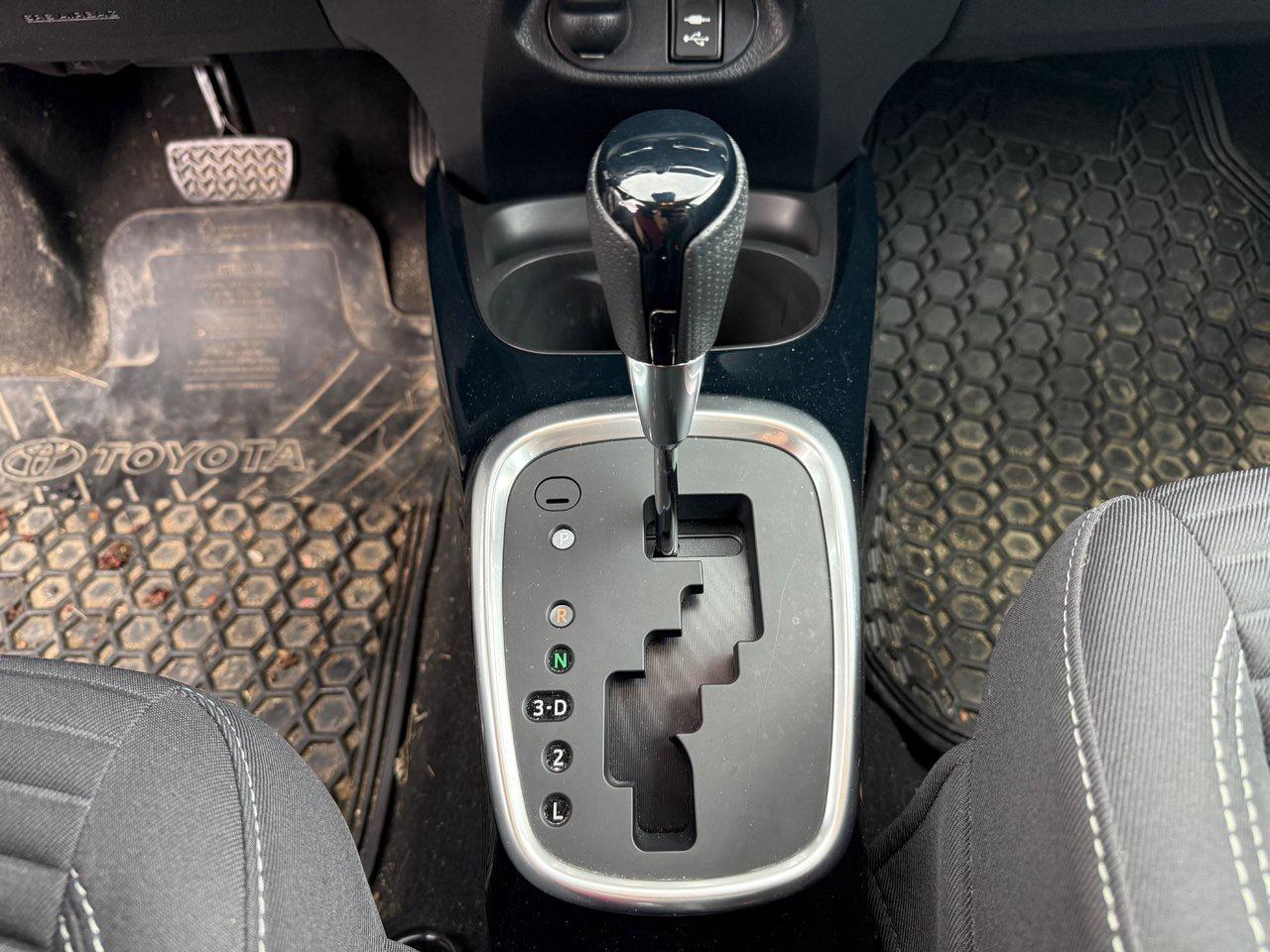 2018 Toyota Yaris HATCHBACK SE Photo