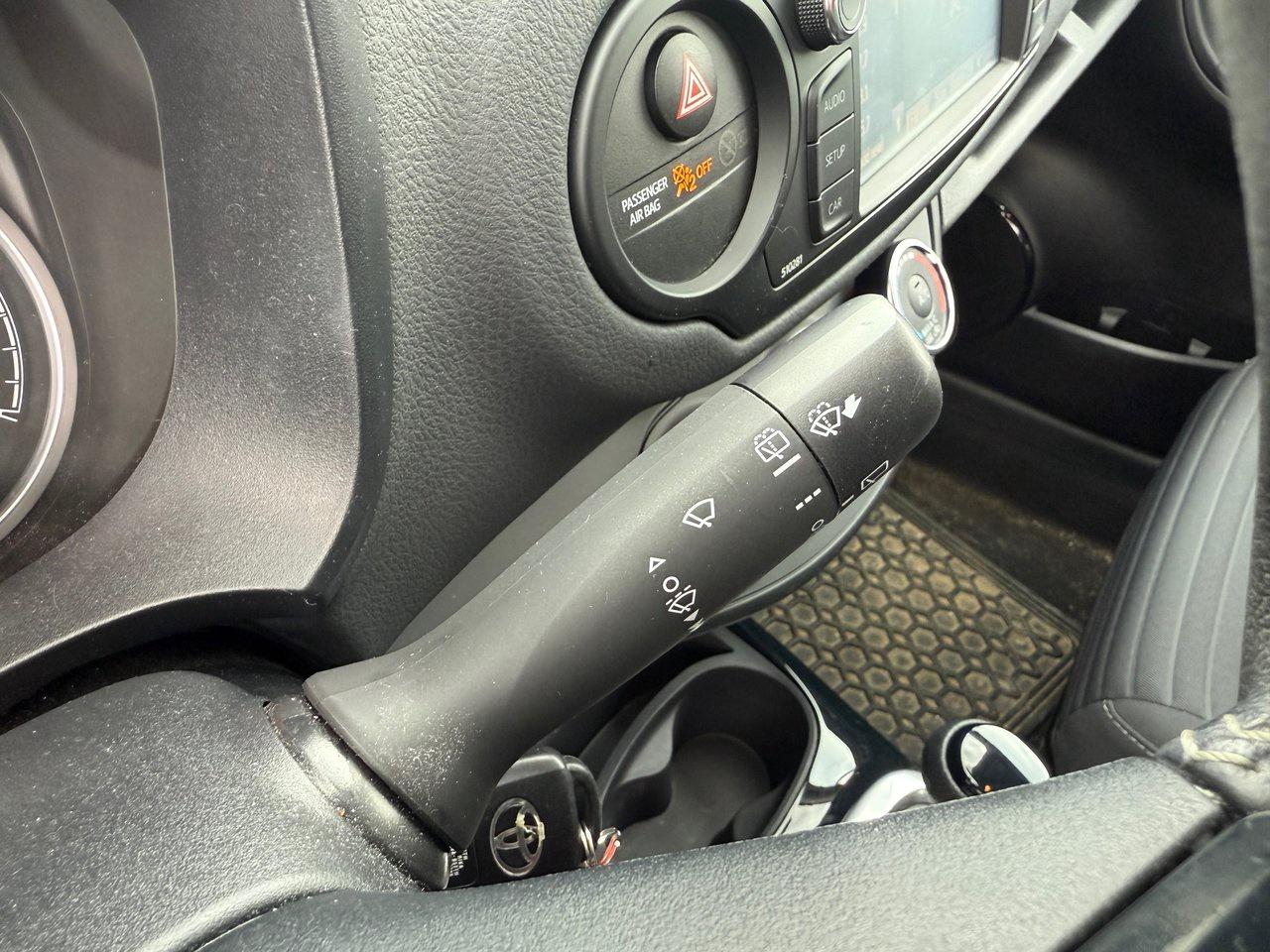 2018 Toyota Yaris HATCHBACK SE Photo