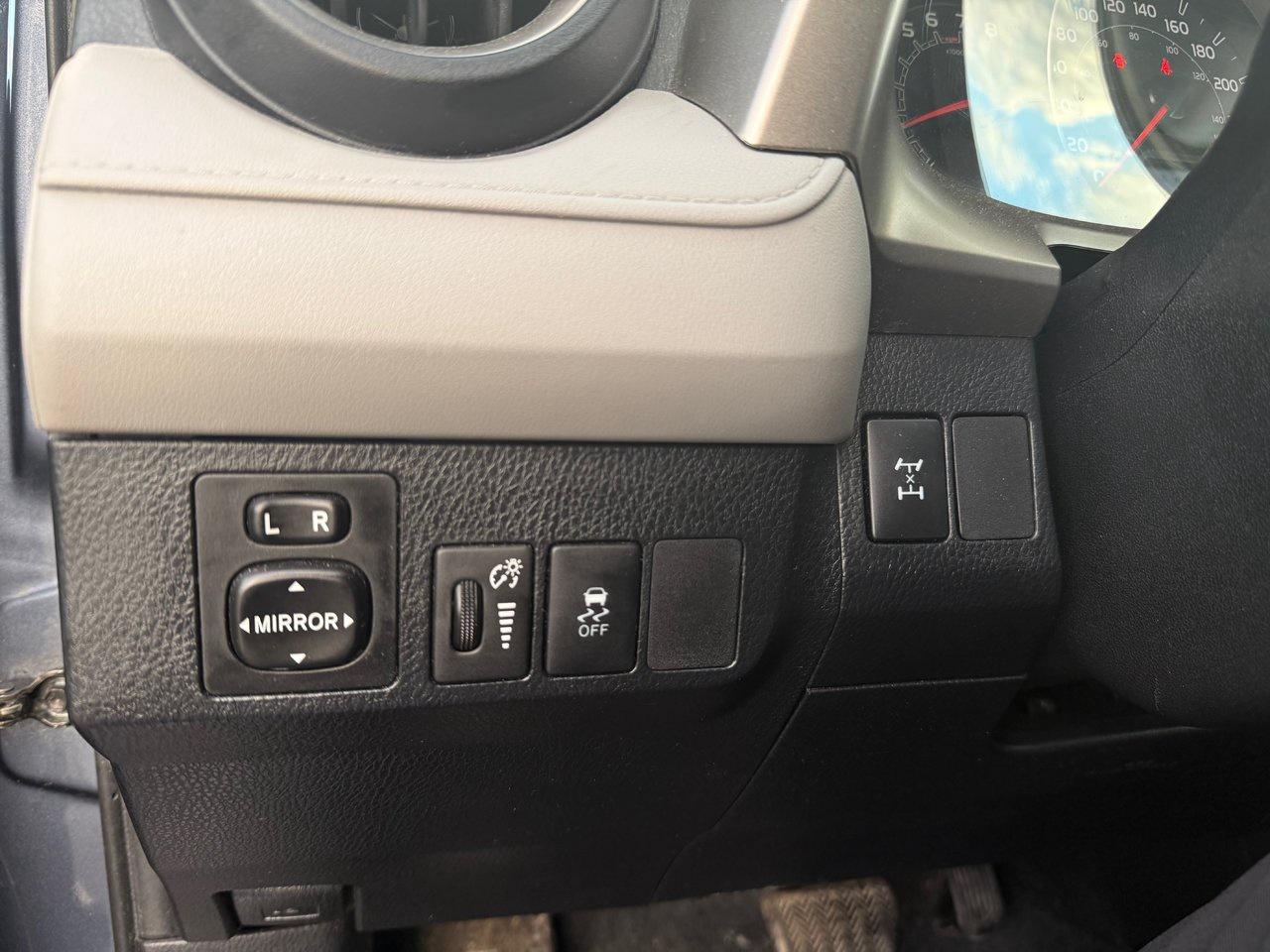 2013 Toyota RAV4 LE AWD Photo