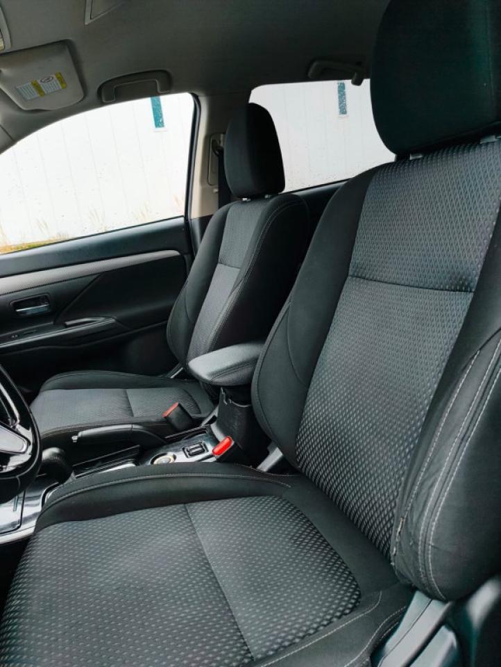 2017 Mitsubishi Outlander ES 4dr AWC CVT Photo