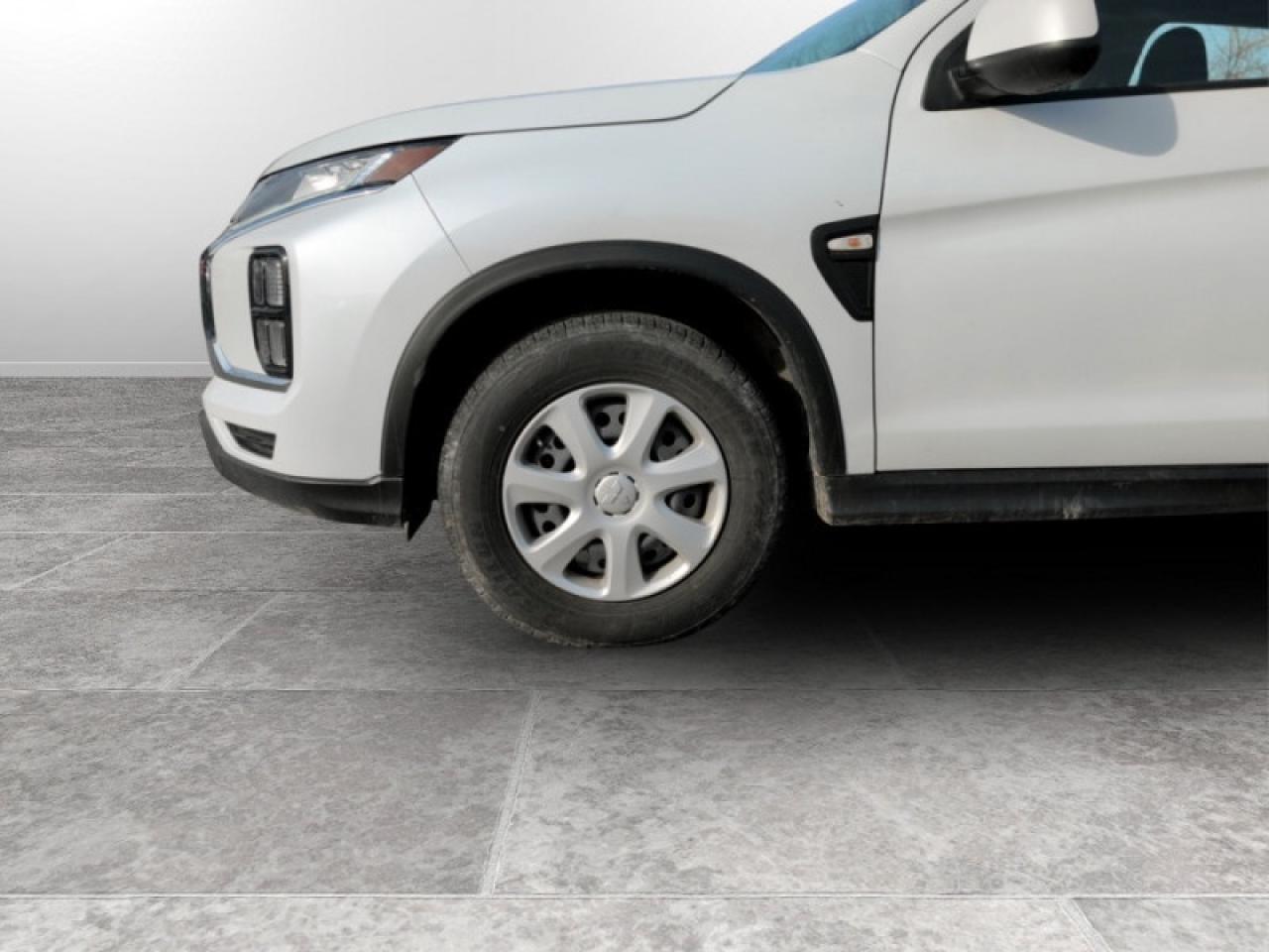 2023 Mitsubishi RVR ES Photo