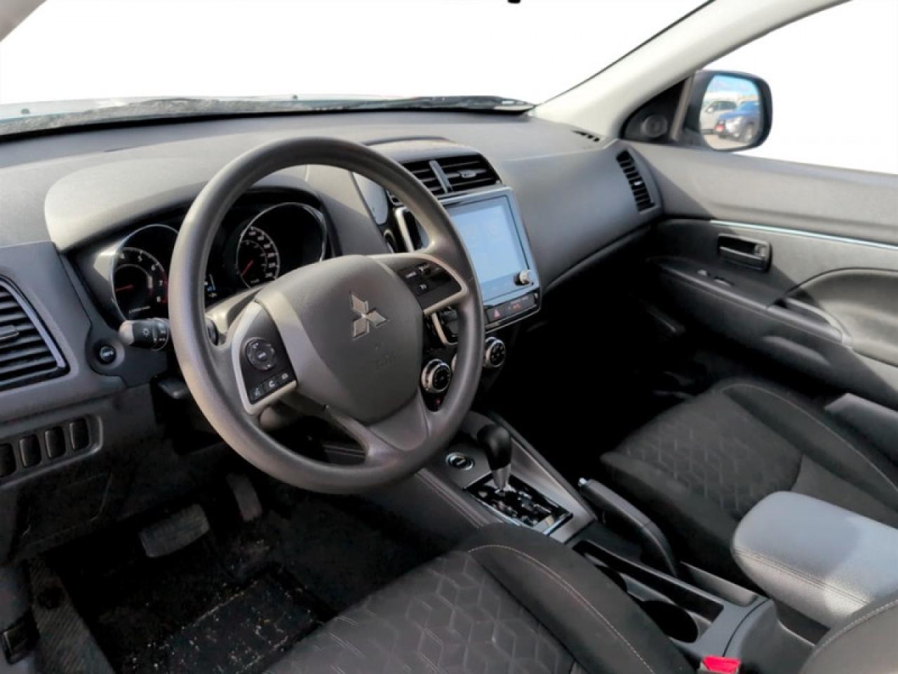 2023 Mitsubishi RVR ES Photo