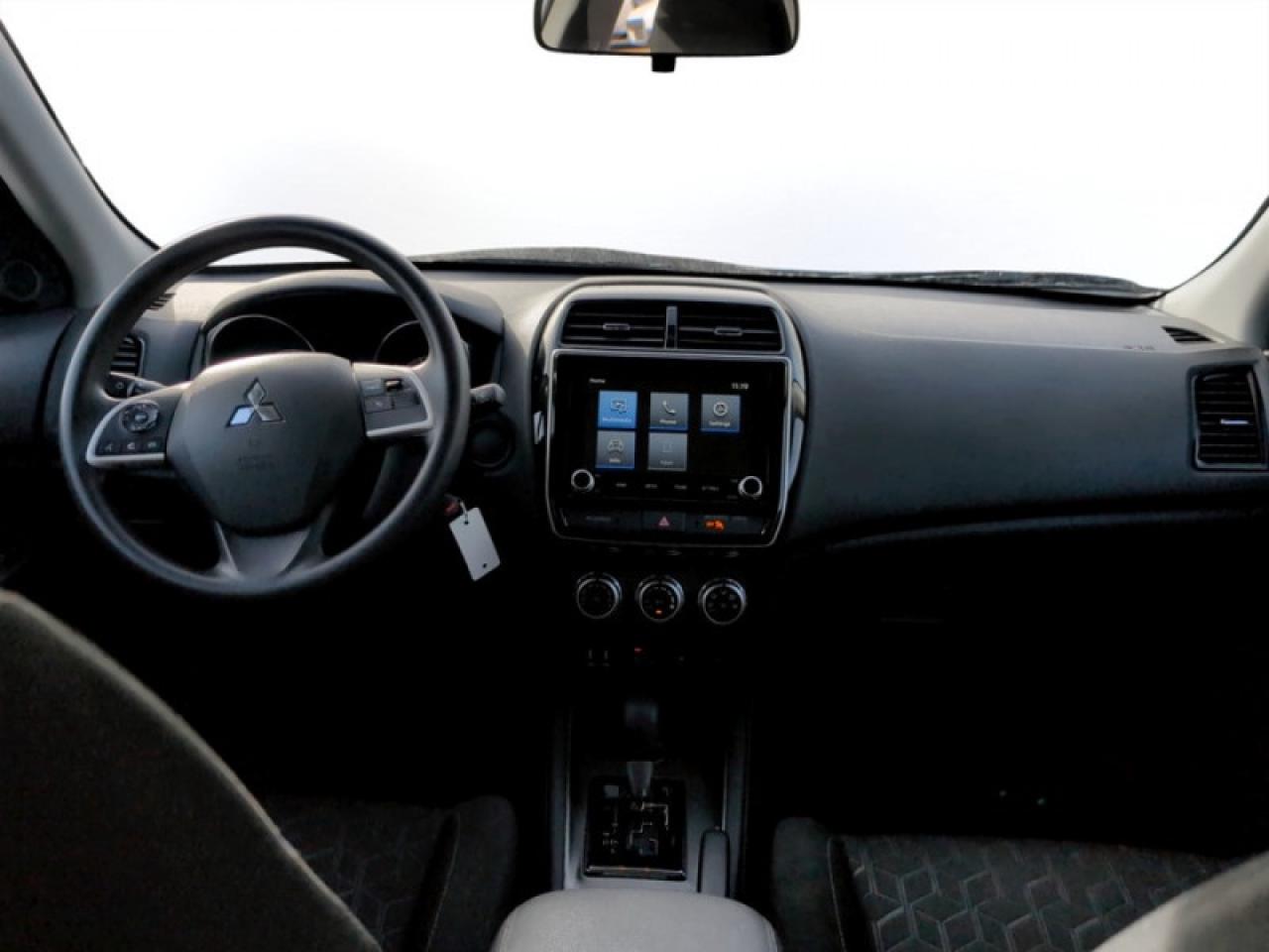 2023 Mitsubishi RVR ES Photo