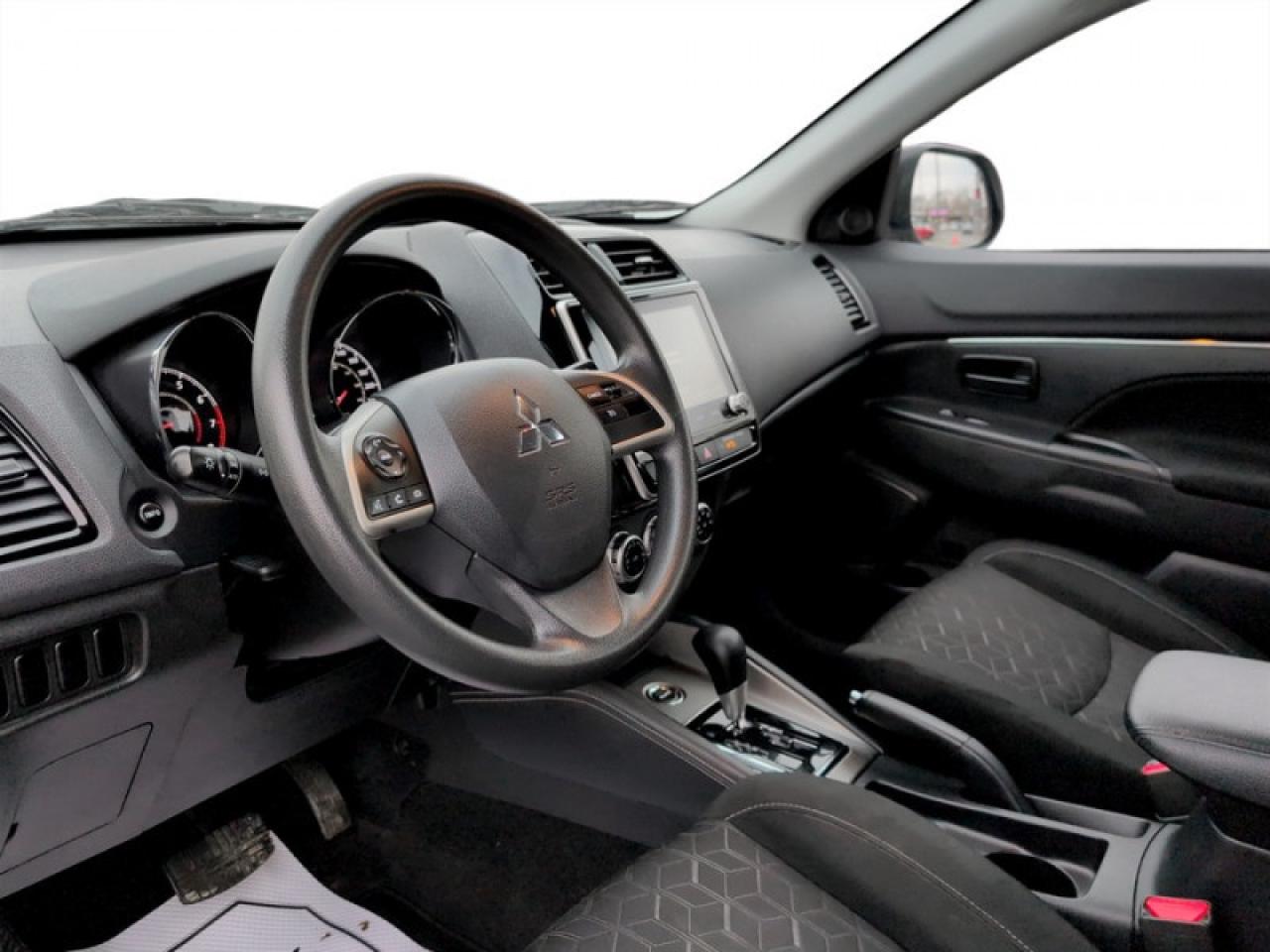2023 Mitsubishi RVR ES  **APPLE CP - HTD SEATS** Photo