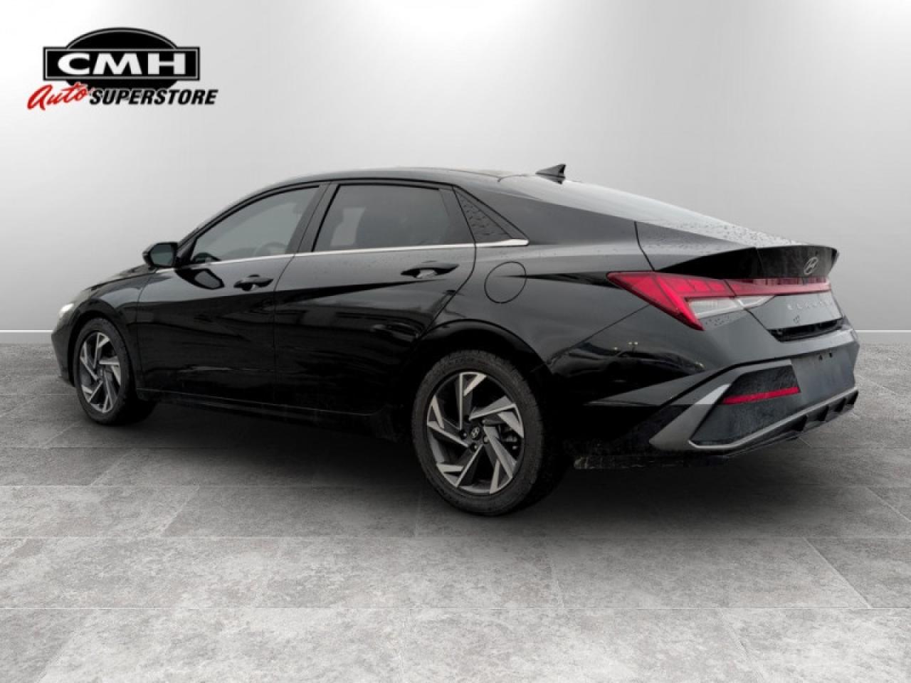 2024 Hyundai Elantra Luxury IVT Photo1