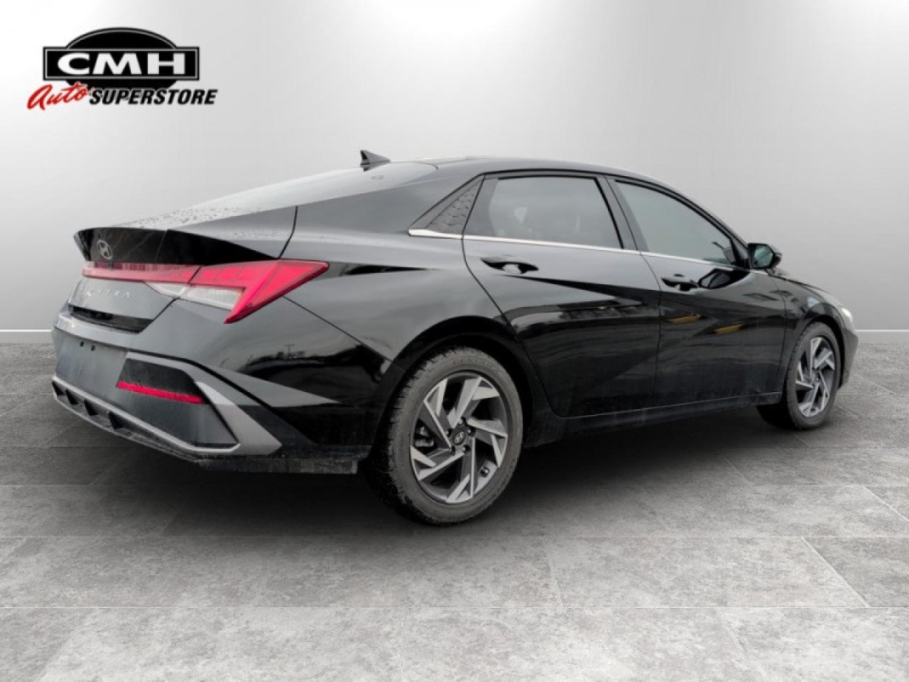 2024 Hyundai Elantra Luxury IVT Photo3