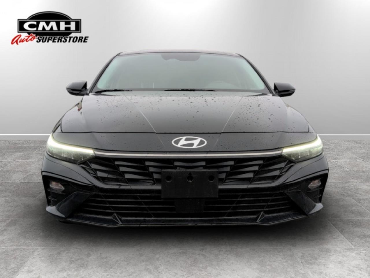 2024 Hyundai Elantra Luxury IVT Photo
