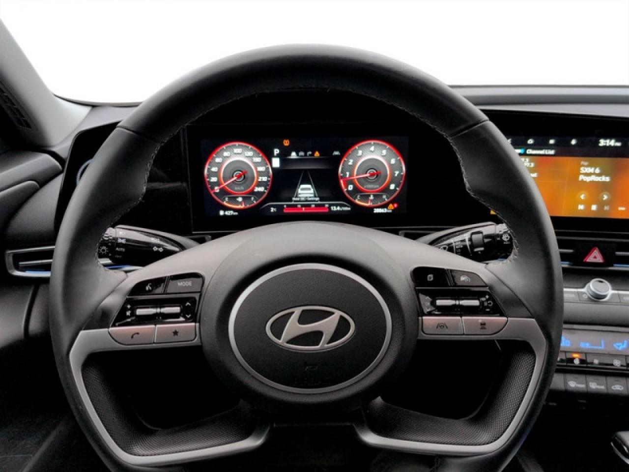 2024 Hyundai Elantra Luxury IVT Photo