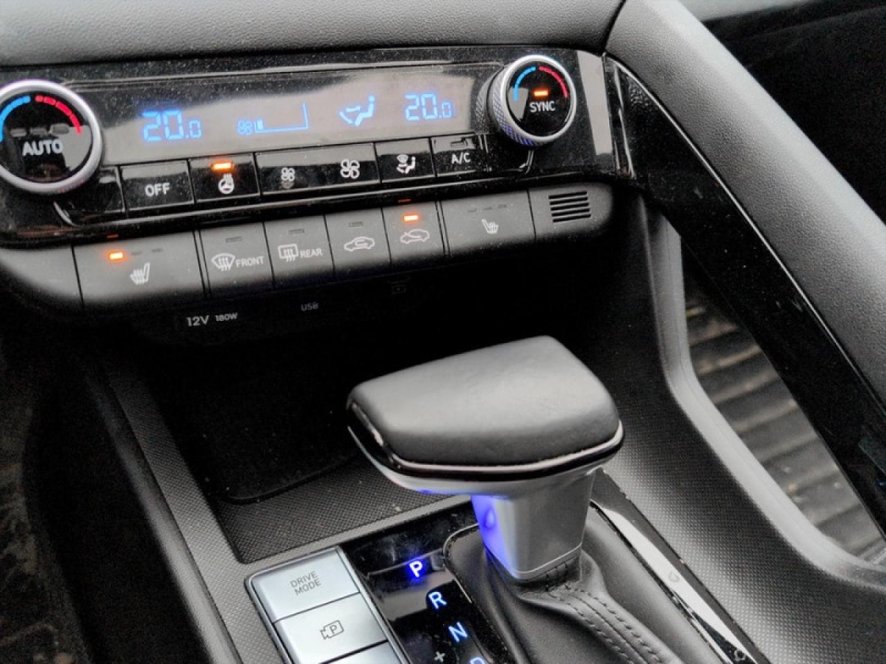 2024 Hyundai Elantra Luxury IVT Photo