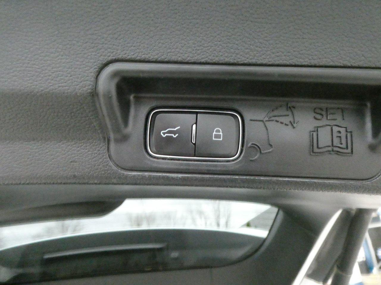 2021 Ford Explorer EXPLORER ST Photo