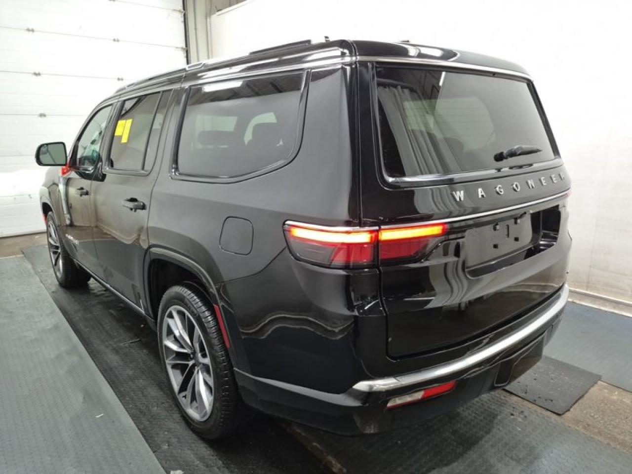 2024 Jeep Wagoneer Series III Photo3