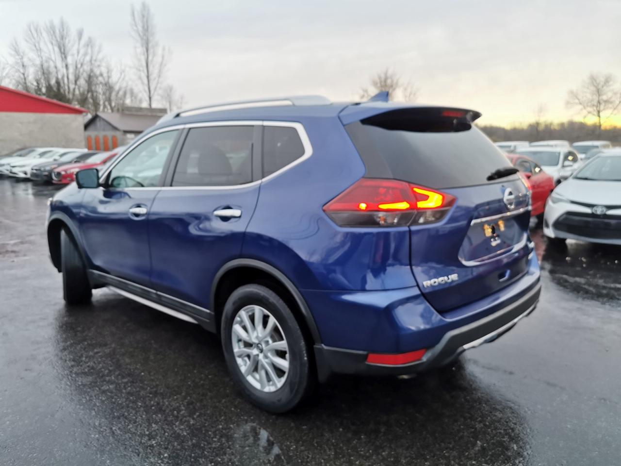 2018 Nissan Rogue SV AWD - Photo #3