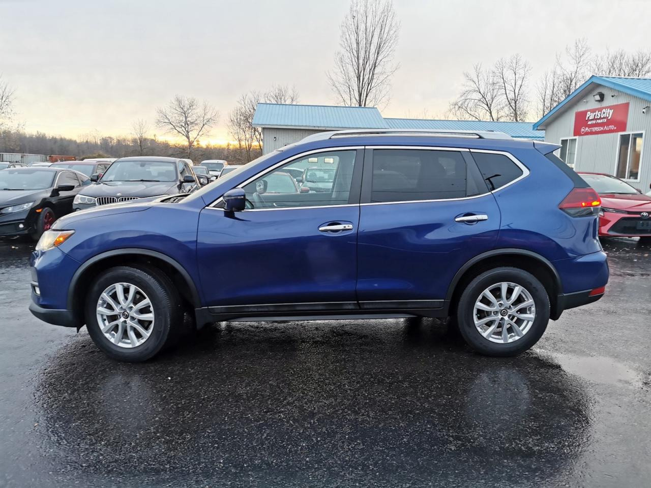2018 Nissan Rogue SV AWD - Photo #2