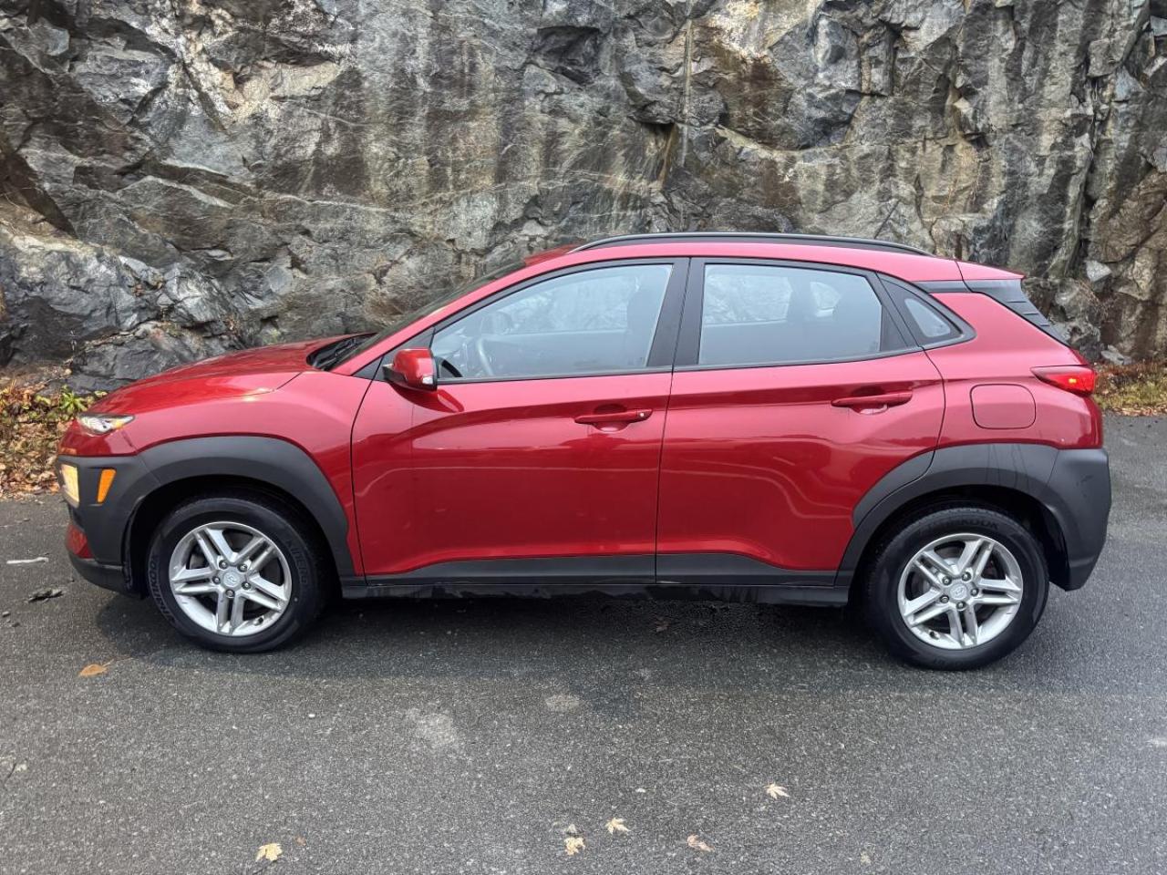 2021 Hyundai KONA 2.0L Essential AWD Photo3