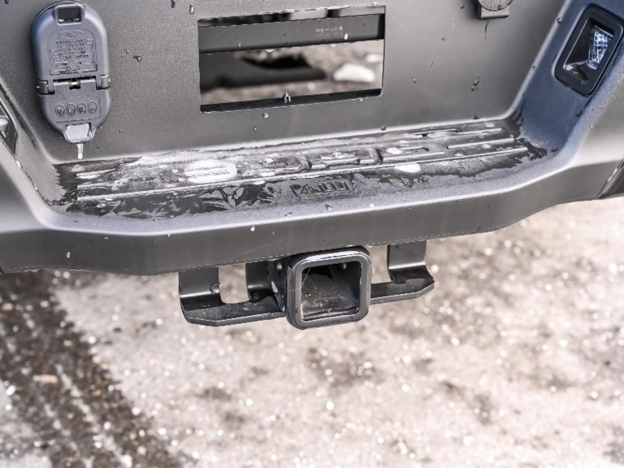 2025 Ford F-150 Lightning XLT Photo4