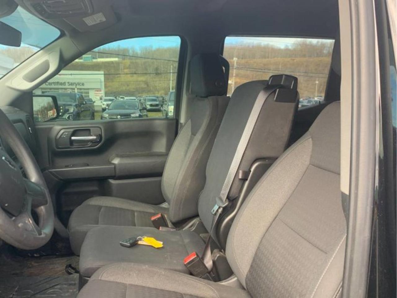 2022 Chevrolet Silverado 1500 Custom Trail Boss Crew 4WD | Z71 | Trailering Pkg | CarPlay + Android | Rear Camera | and More ! Photo3