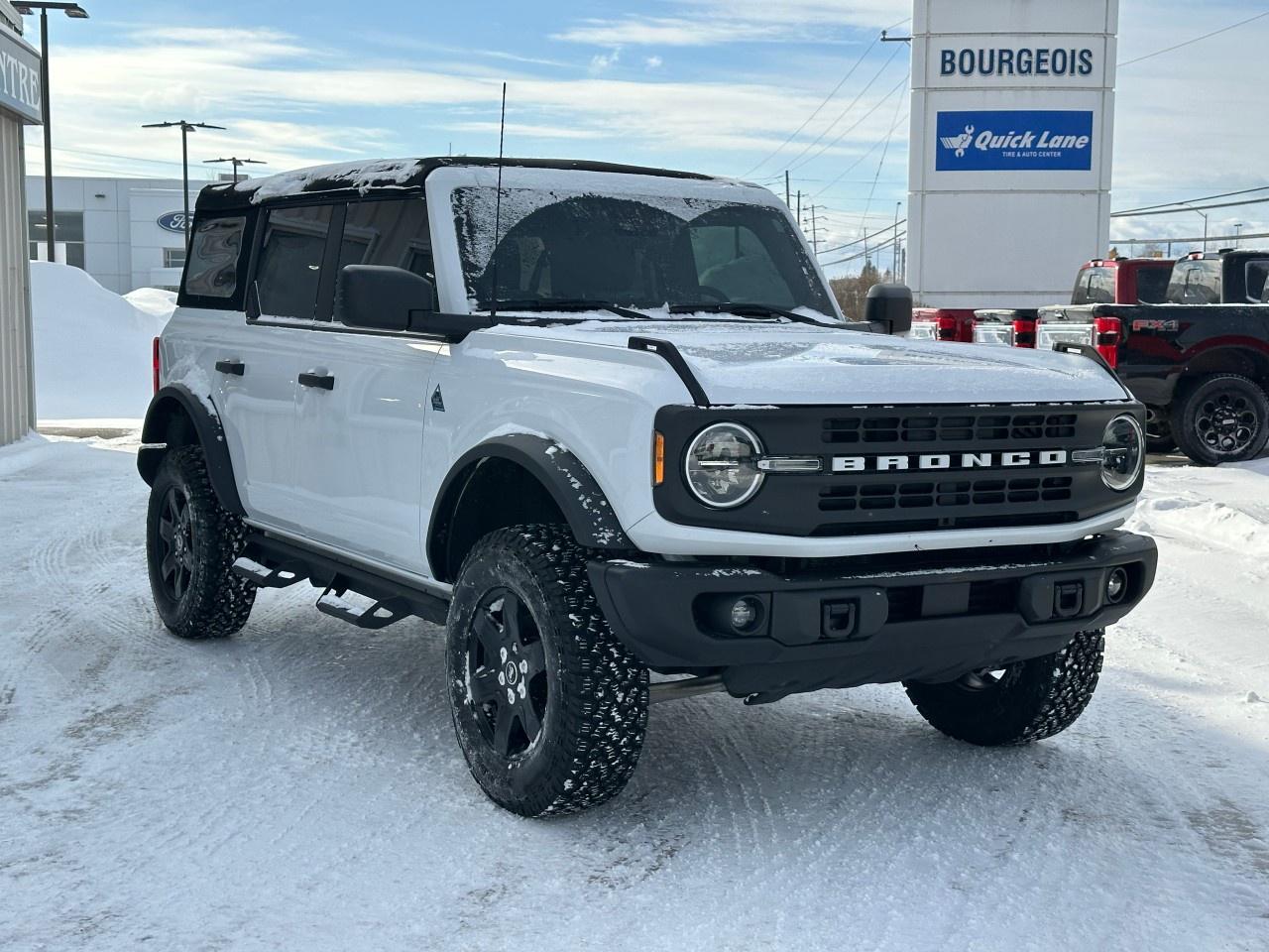 2022 Ford Bronco Black Diamond 4 Door Advanced 4x4 Photo3