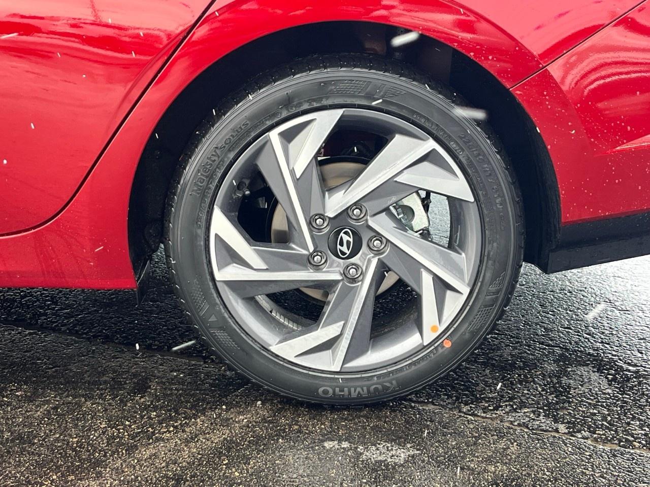 2026 Hyundai Elantra Luxury IVT Photo