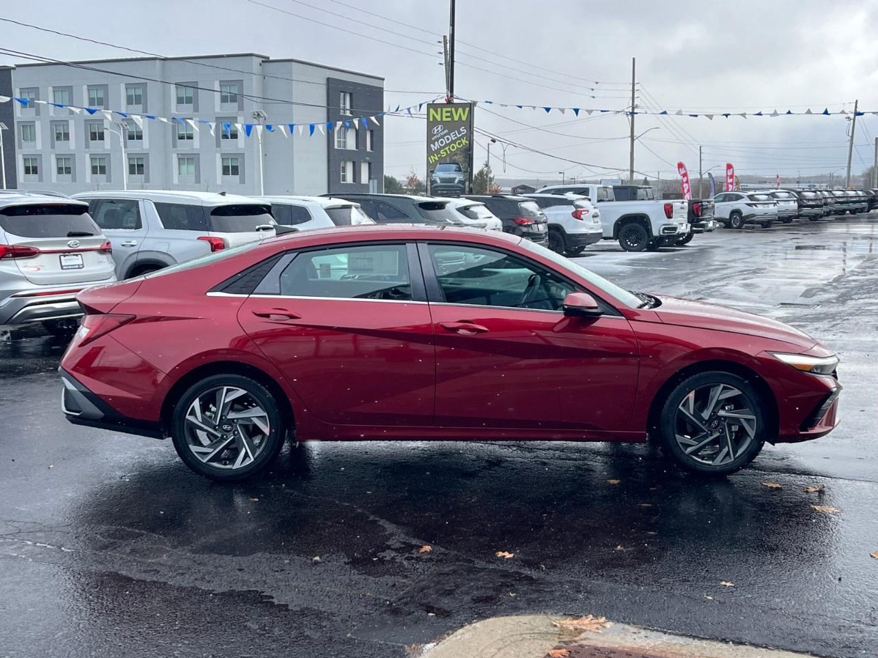 2026 Hyundai Elantra Luxury IVT Photo