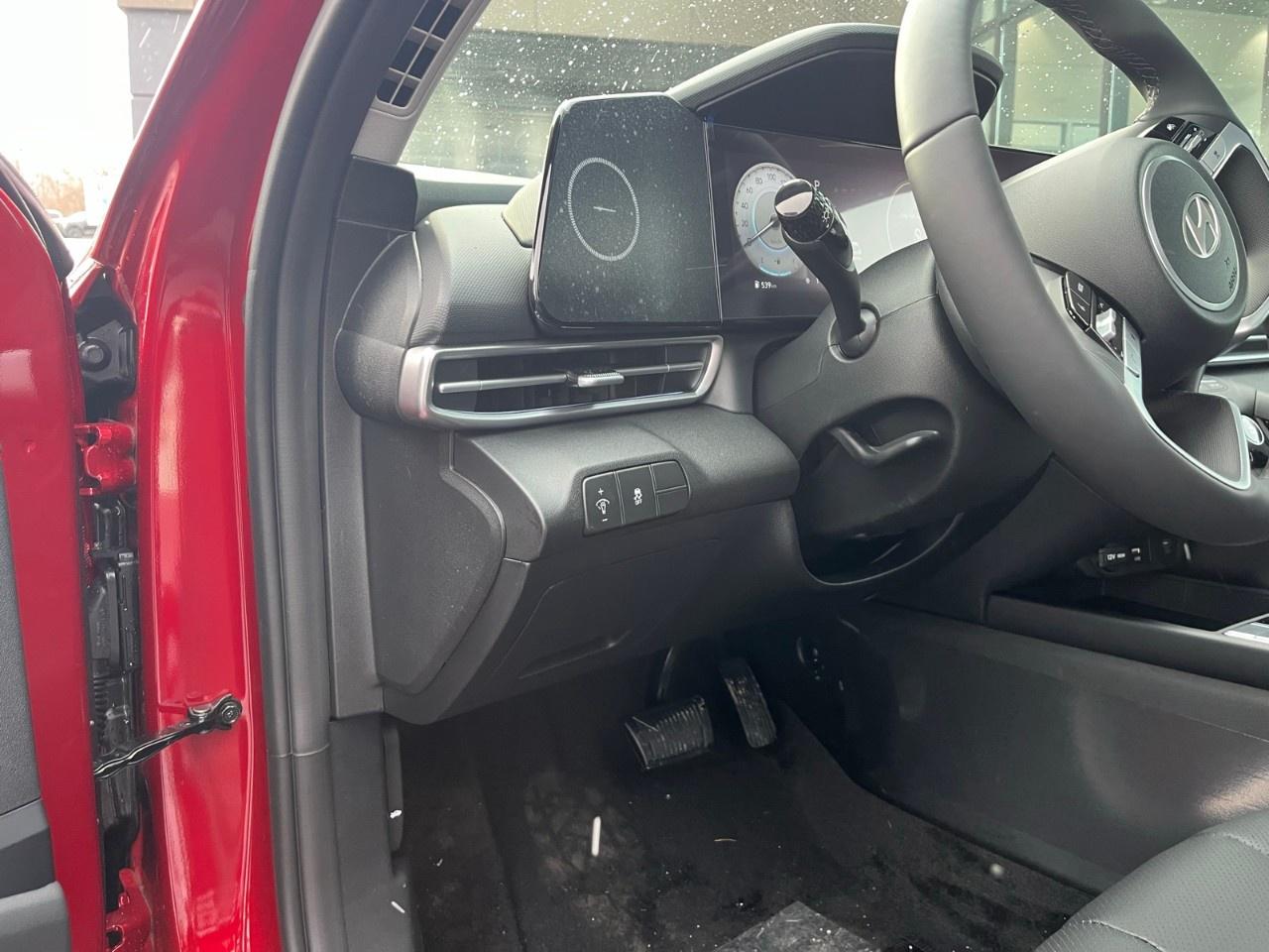 2026 Hyundai Elantra Luxury IVT Photo