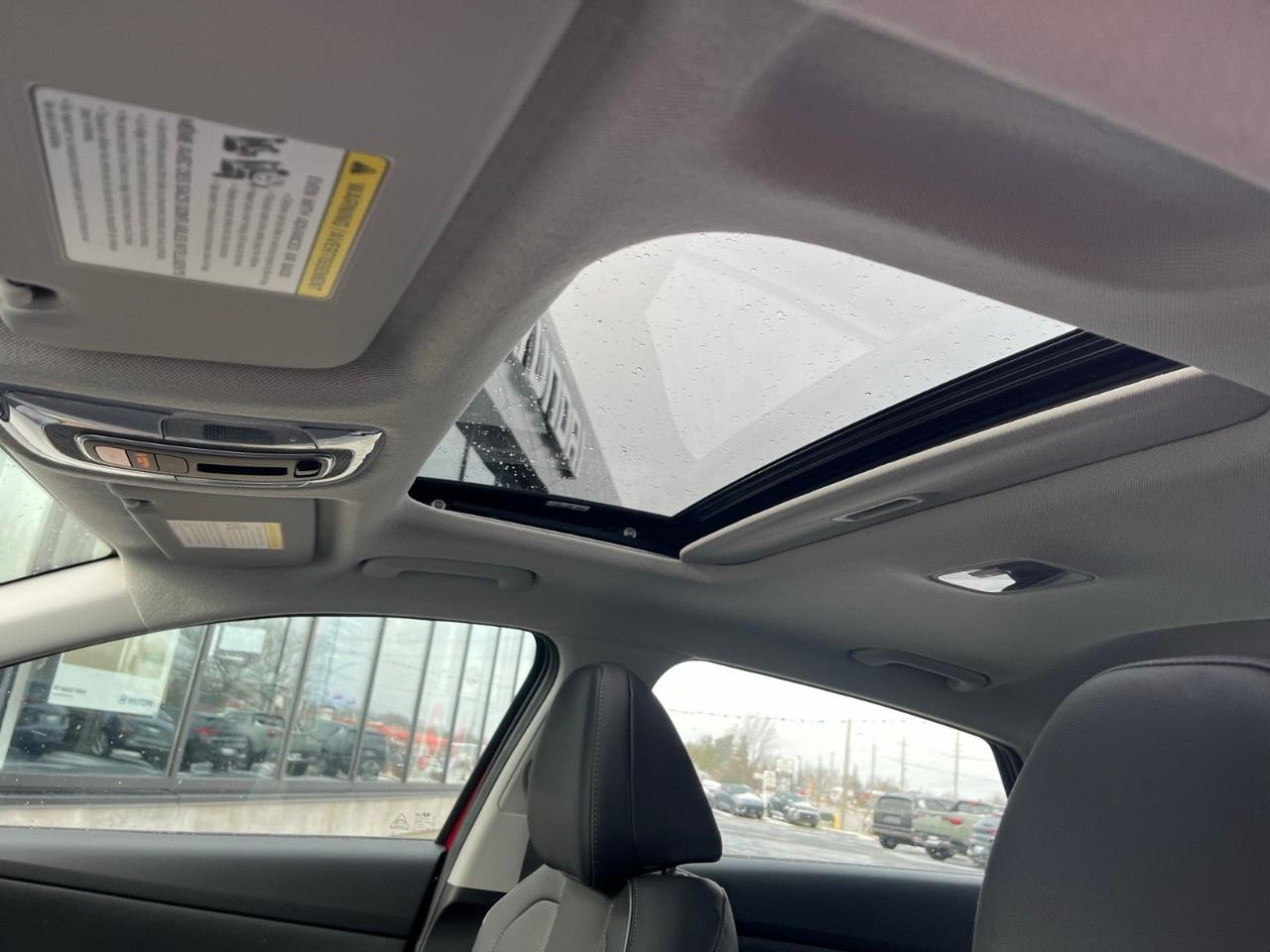 2026 Hyundai Elantra Luxury IVT Photo