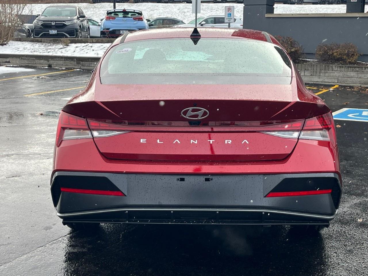 2026 Hyundai Elantra Luxury IVT Photo