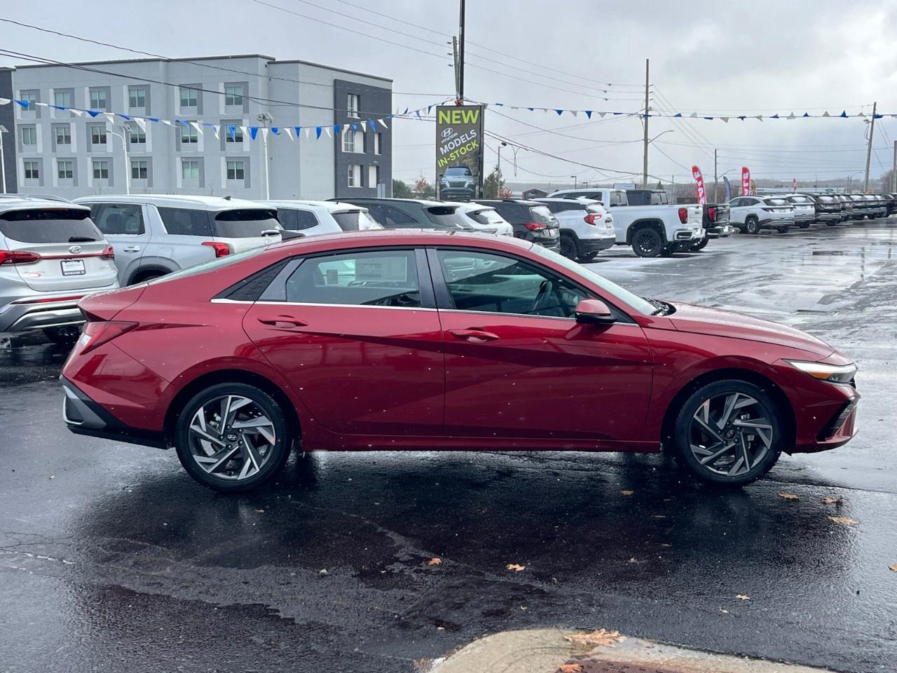 2026 Hyundai Elantra Luxury IVT Photo