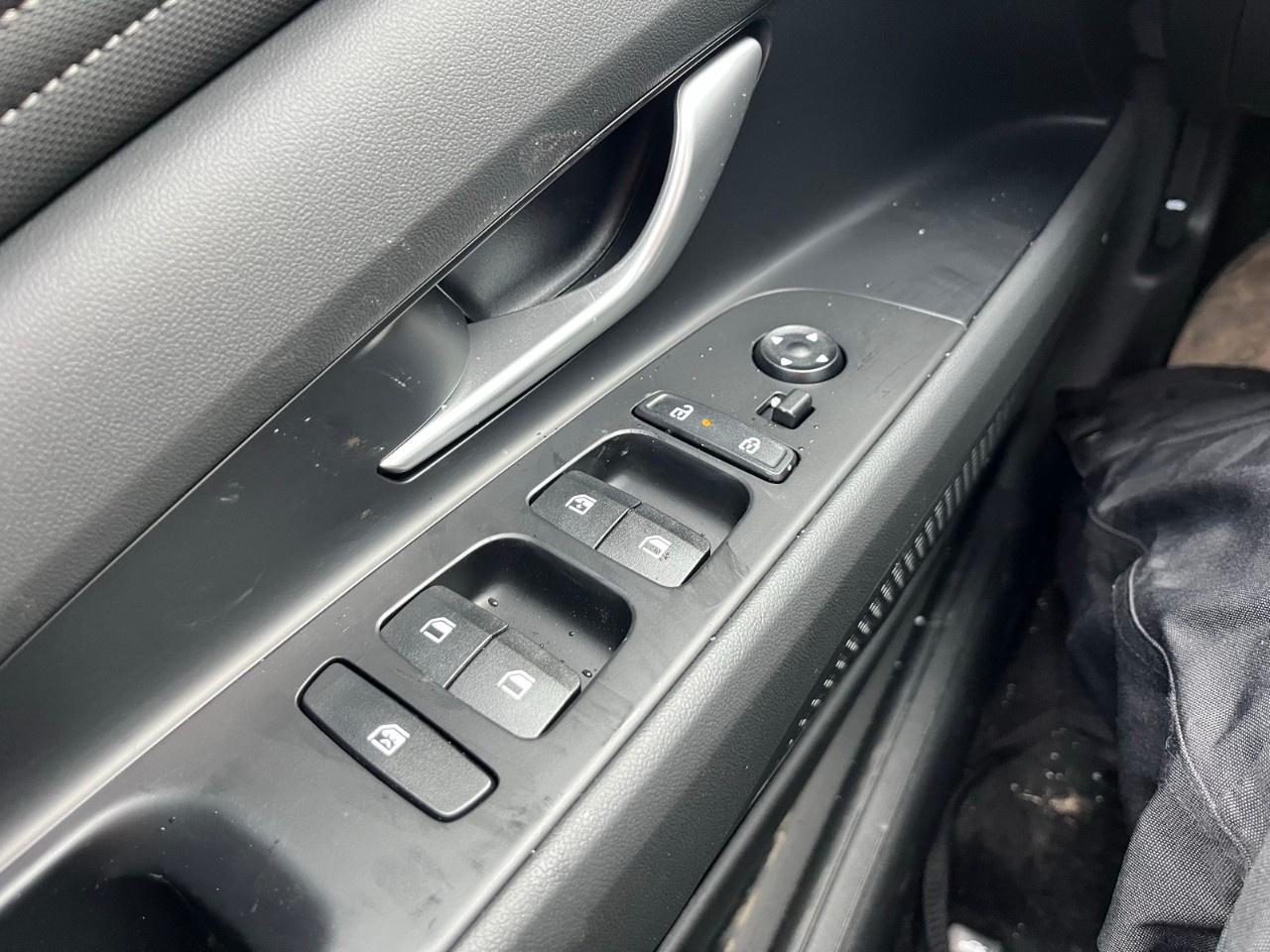 2026 Hyundai Elantra Luxury IVT Photo