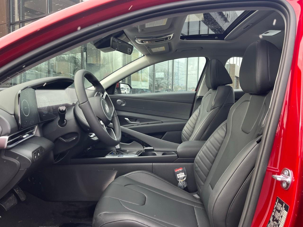 2026 Hyundai Elantra Luxury IVT Photo