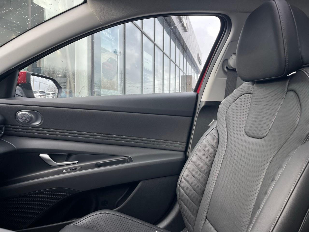 2026 Hyundai Elantra Luxury IVT Photo