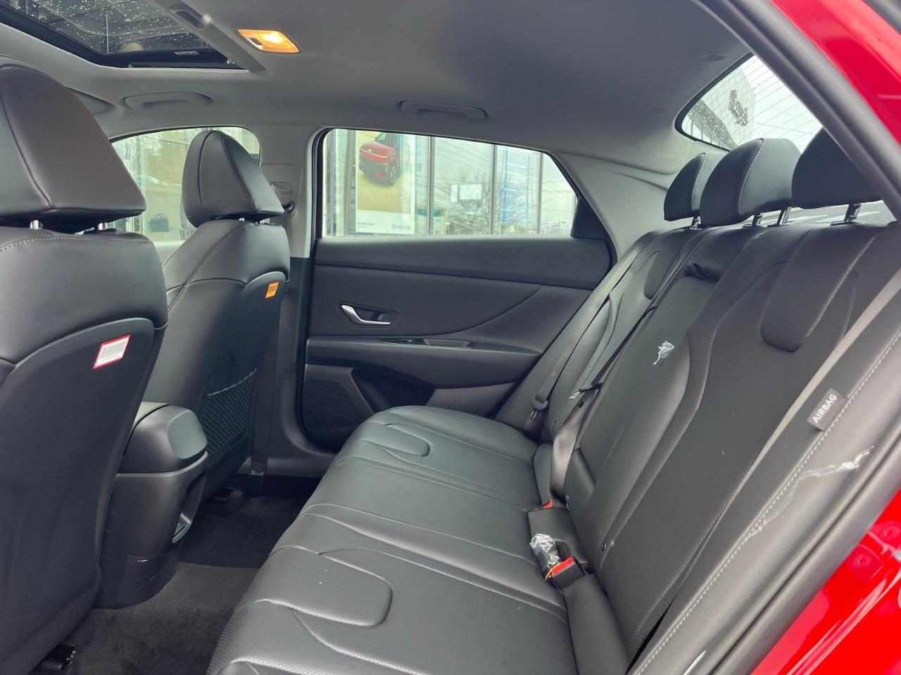 2026 Hyundai Elantra Luxury IVT Photo