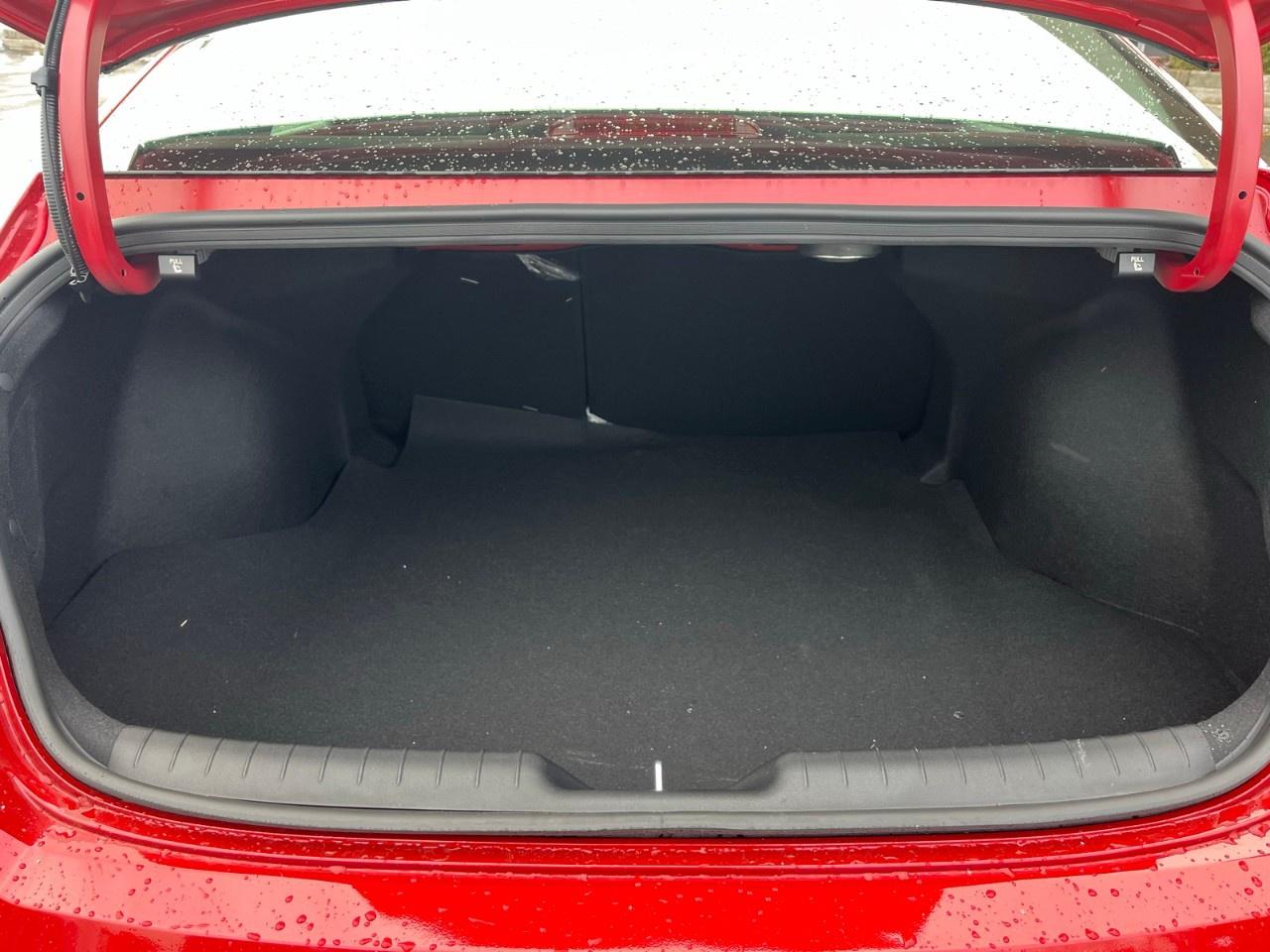 2026 Hyundai Elantra Luxury IVT Photo