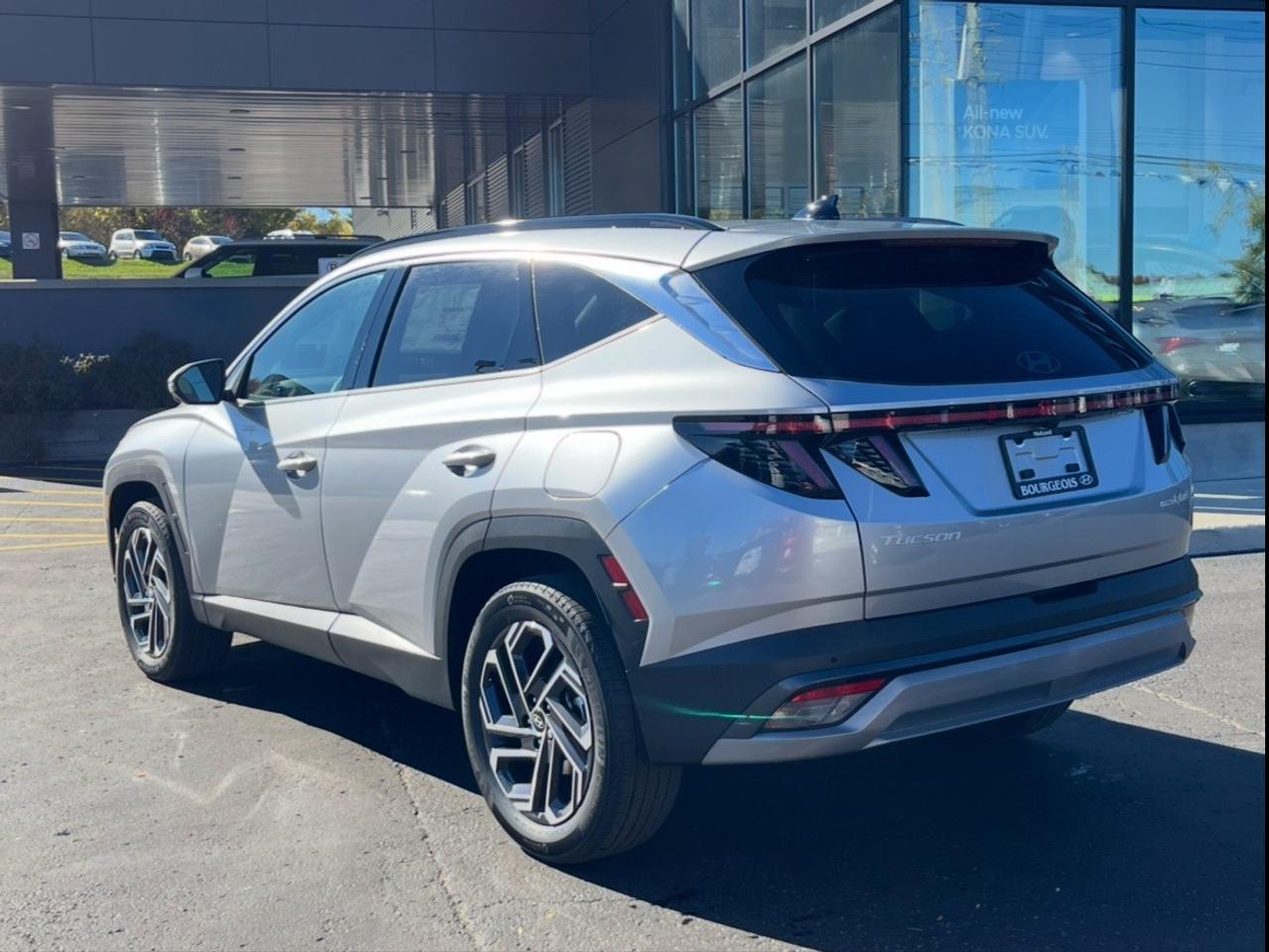 2026 Hyundai Tucson Hybrid Ultimate AWD Photo2