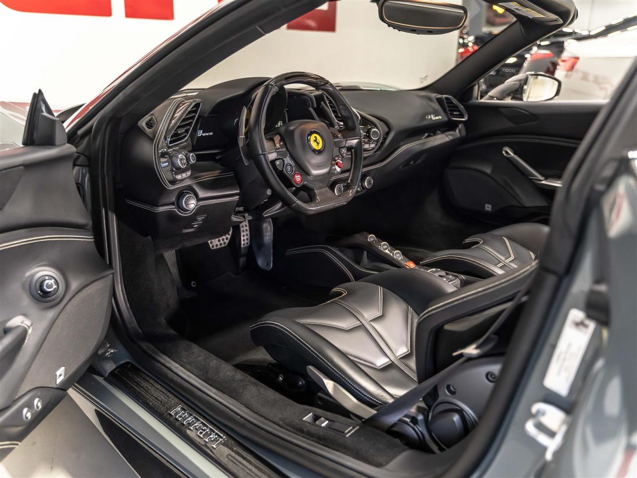 2018 Ferrari 400i CARBON FIBER RACING PKG|NOVITEC EXHAUST|SPECIAL PAINT Photo