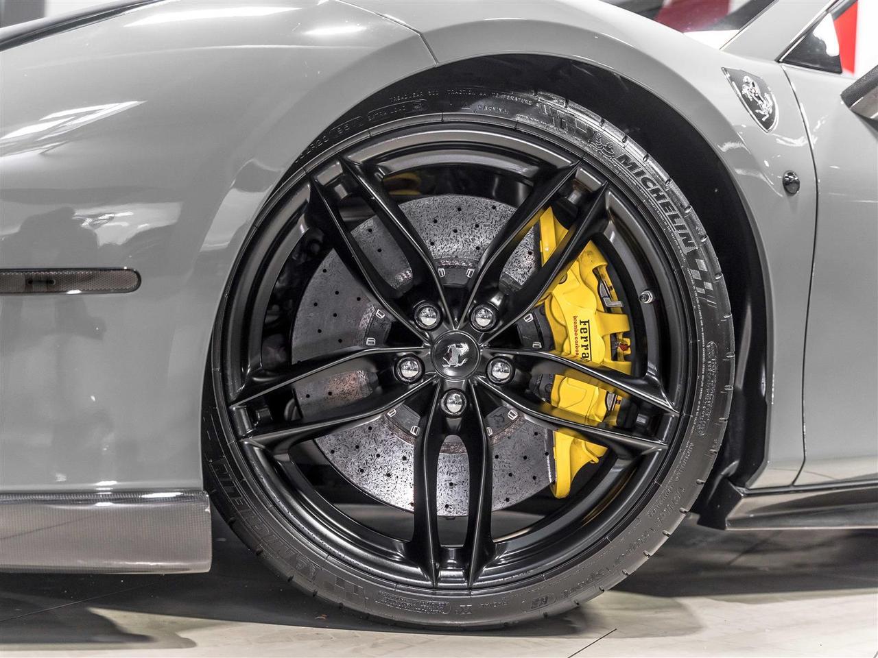 2018 Ferrari 400i CARBON FIBER RACING PKG|NOVITEC EXHAUST|SPECIAL PAINT Photo