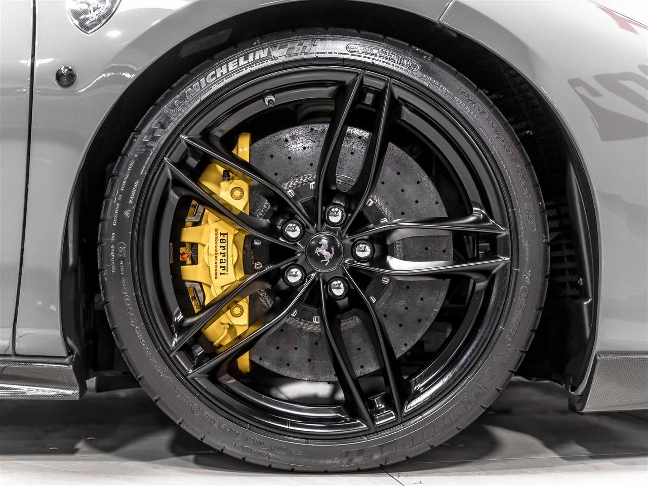 2018 Ferrari 400i CARBON FIBER RACING PKG|NOVITEC EXHAUST|SPECIAL PAINT Photo