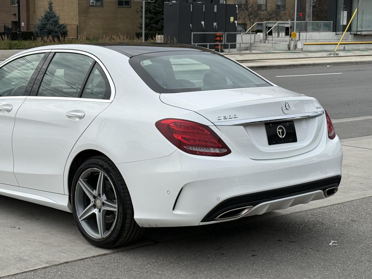 2016 Mercedes-Benz C-Class 300 //AMG PKG | PANO | NAVI | BACK UP CAMERA Photo