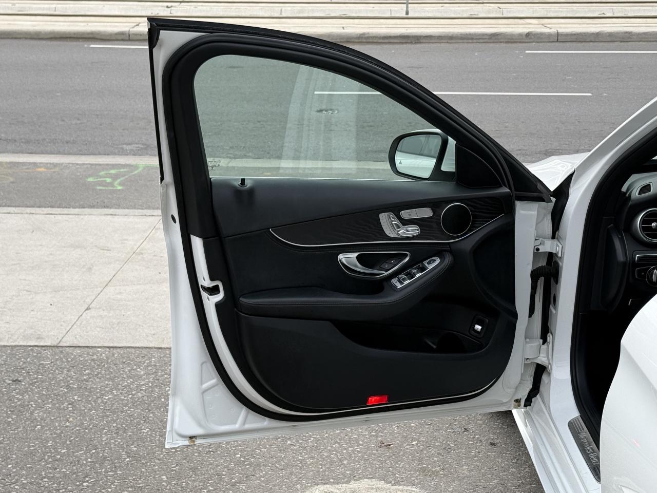 2016 Mercedes-Benz C-Class 300 //AMG PKG | PANO | NAVI | BACK UP CAMERA Photo