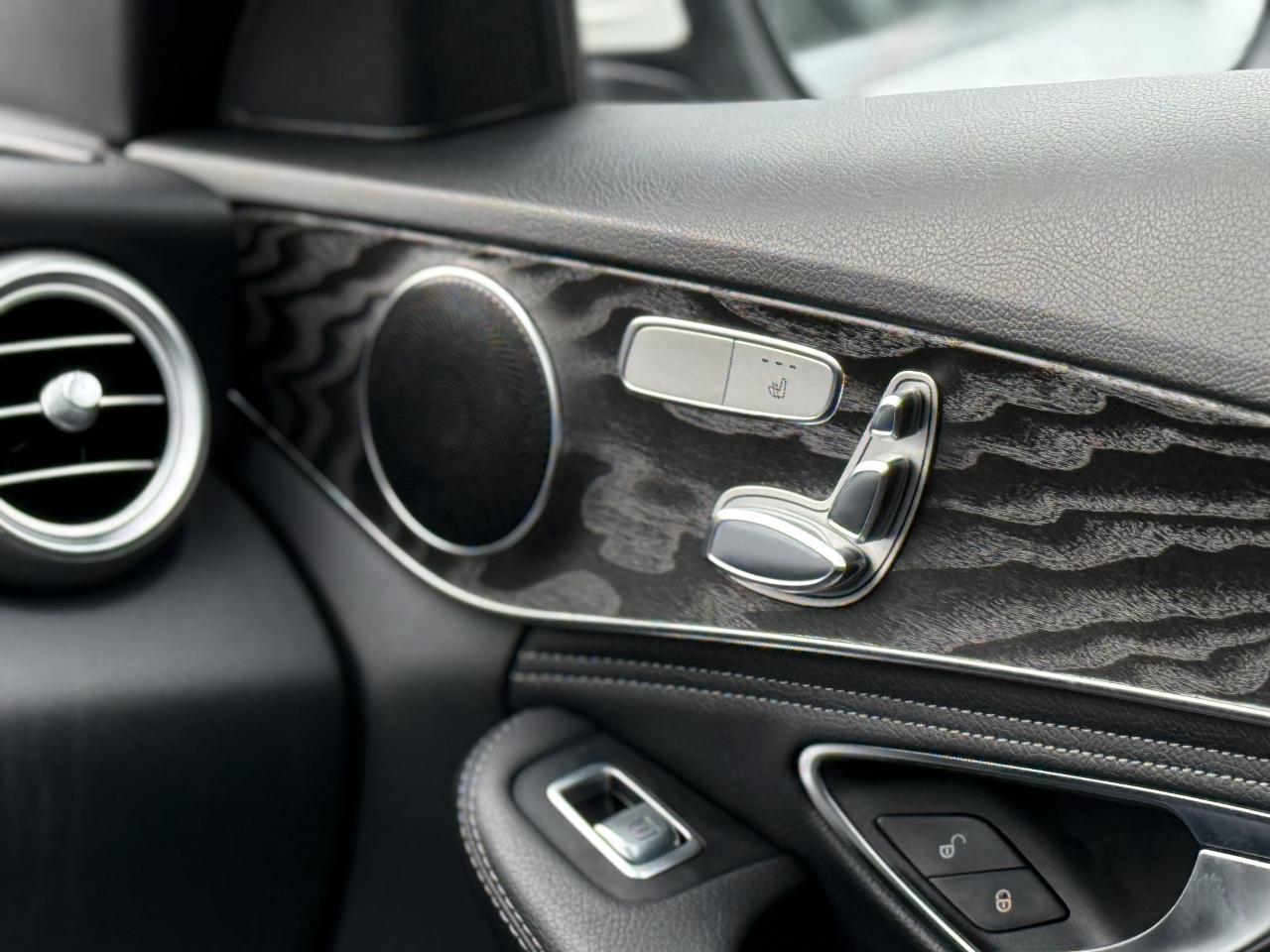 2016 Mercedes-Benz C-Class 300 //AMG PKG | PANO | NAVI | BACK UP CAMERA Photo